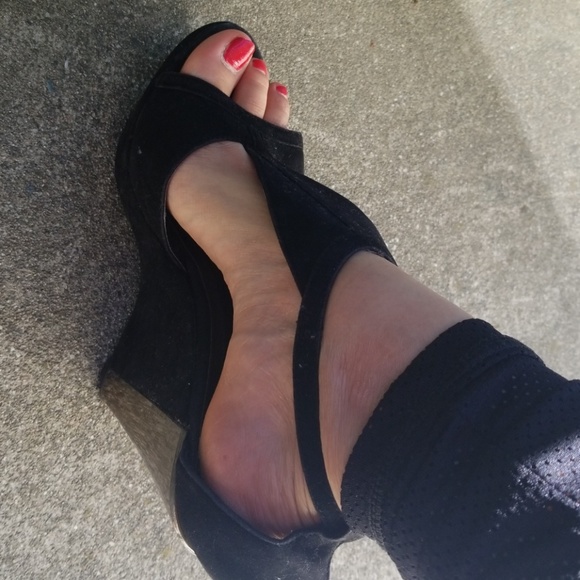 Shoes - Picture 5 of 8